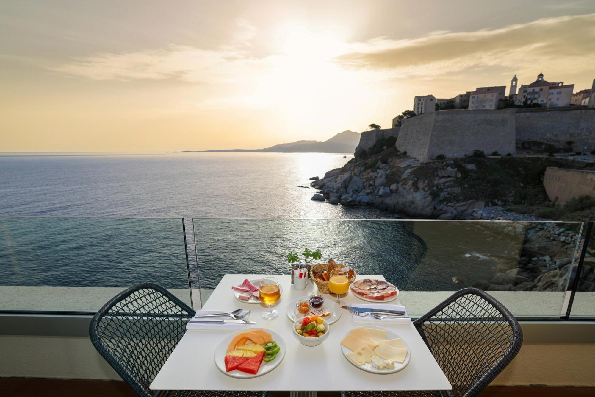 Hotel Saint Christophe 칼비 외부 사진