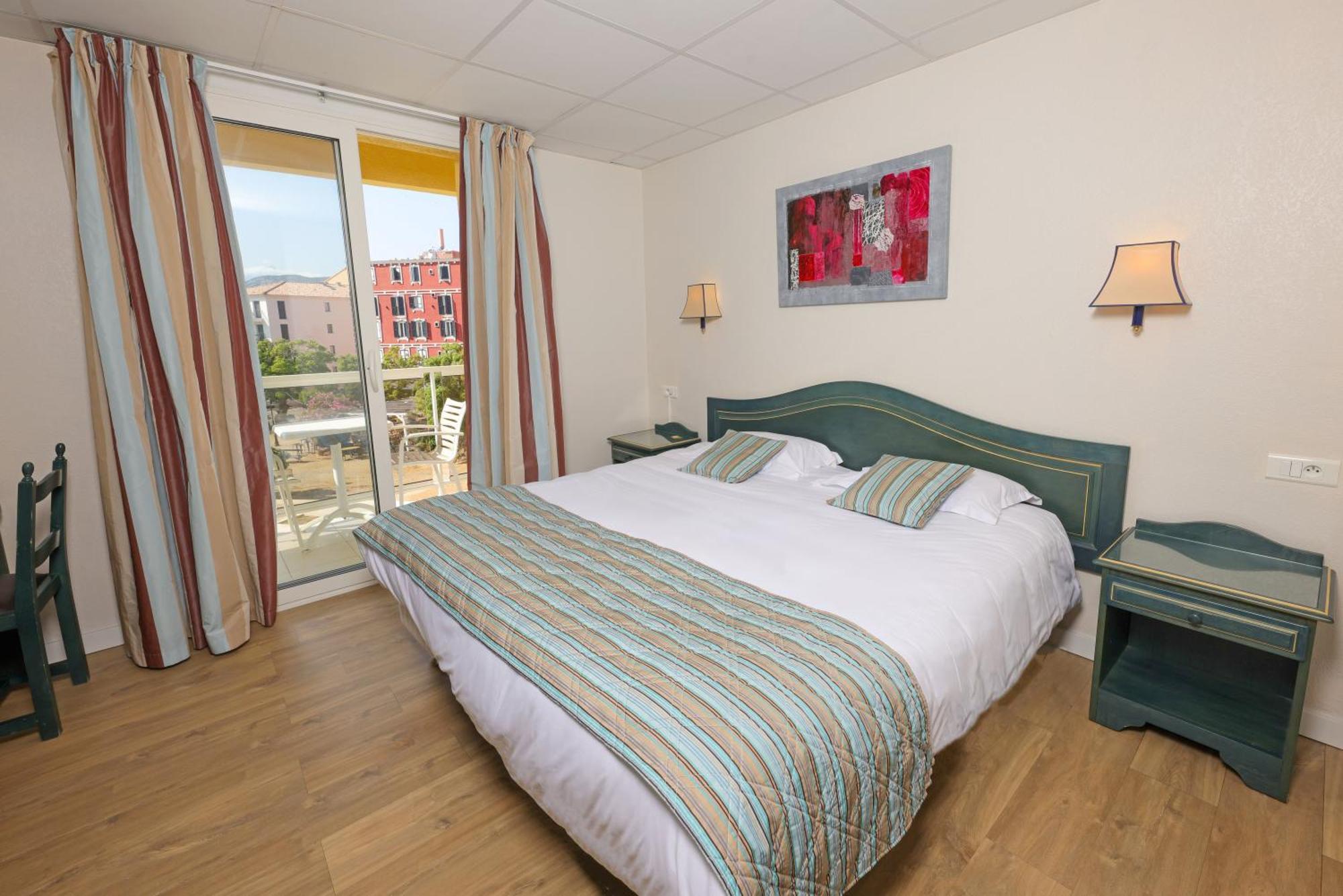 Hotel Saint Christophe 칼비 외부 사진