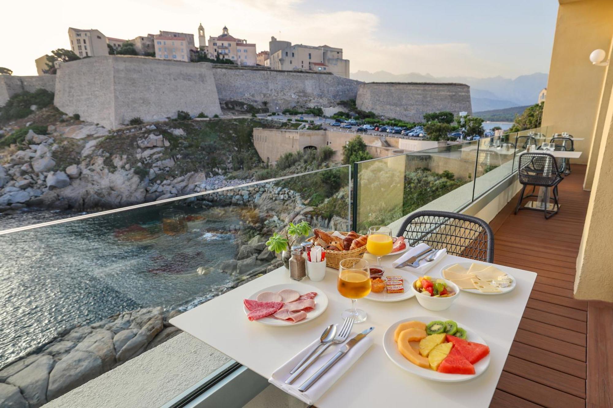 Hotel Saint Christophe 칼비 외부 사진