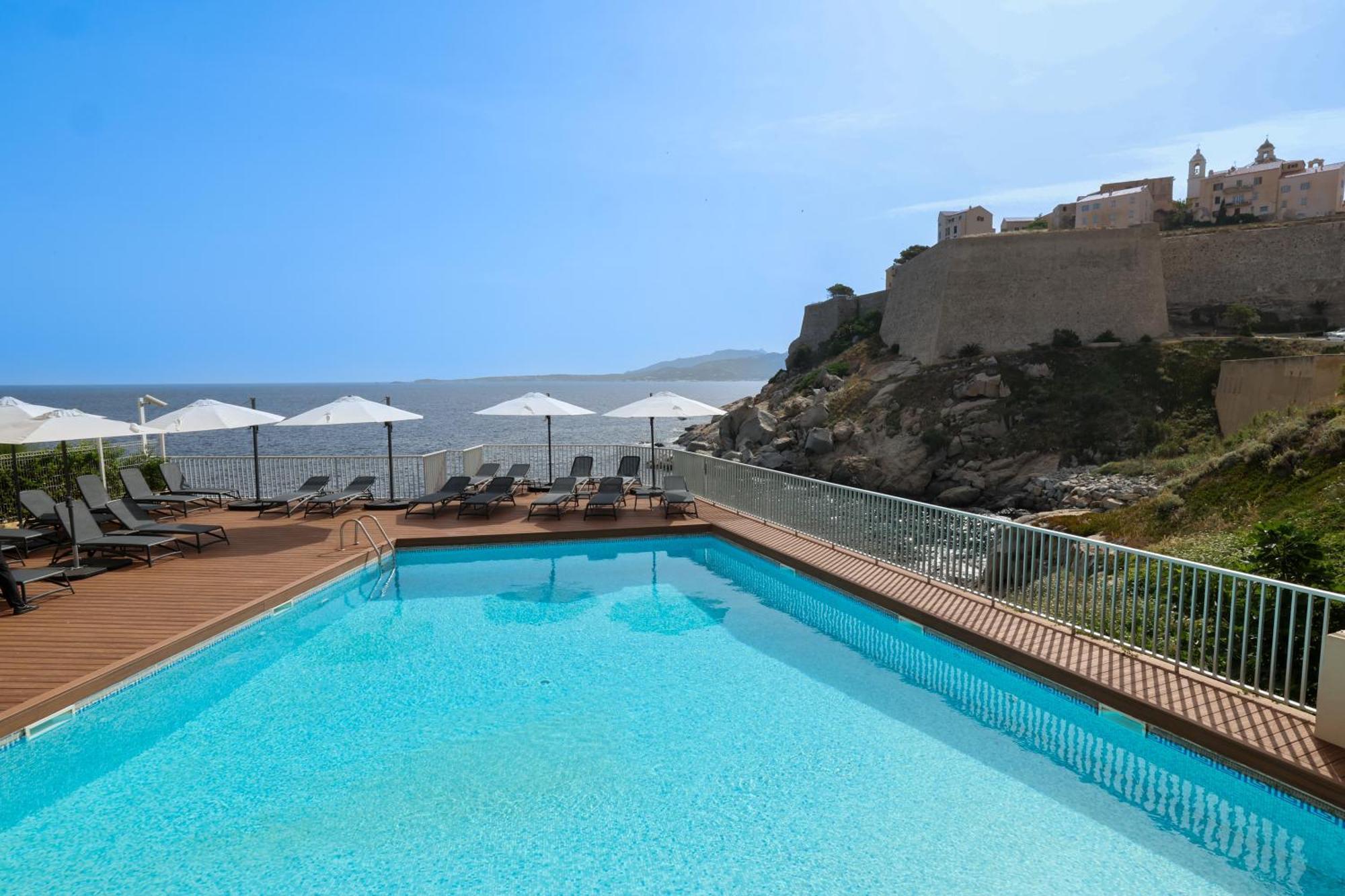 Hotel Saint Christophe 칼비 외부 사진